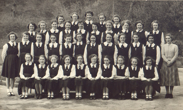 Miss Sallie Davies & Form 3