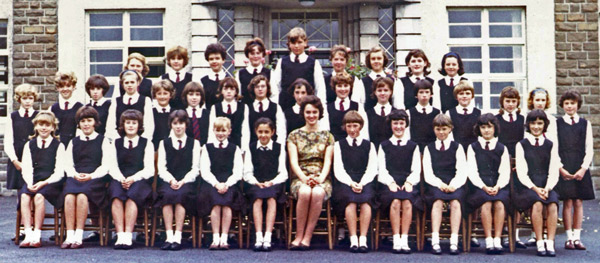 Miss Iola Williams & Form 2  1964/65