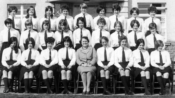 Miss Eiry Williams & Form 5 1967/68